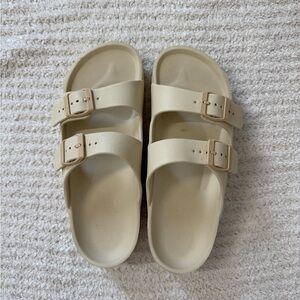 Women's 2 strap sandals size 9